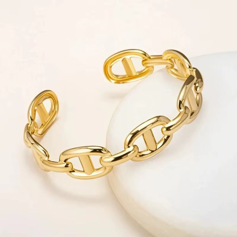 Titanium - Steel Gold - Plated C - Shaped Open - Ended Bangle. a Unique, Irregularly Spliced and Niche Accessory for Women.