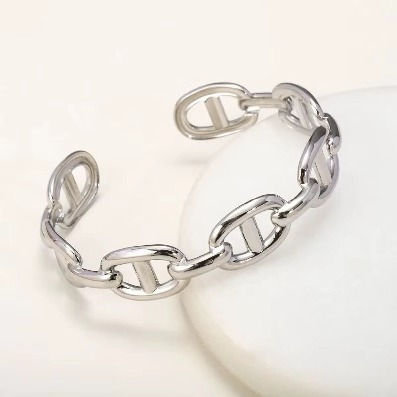Titanium - Steel Gold - Plated C - Shaped Open - Ended Bangle. a Unique, Irregularly Spliced and Niche Accessory for Women.